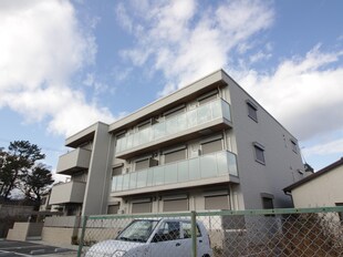 ラルース甲子園の物件外観写真